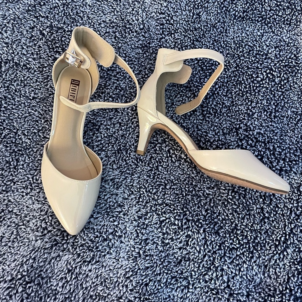 IDIFU heals w/strap.